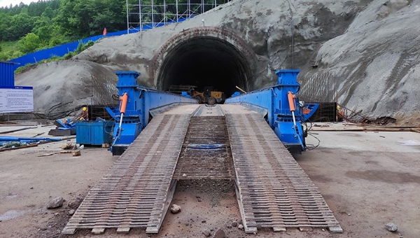 自行式液壓棧橋